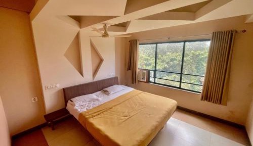 Deluxe Queen Suite