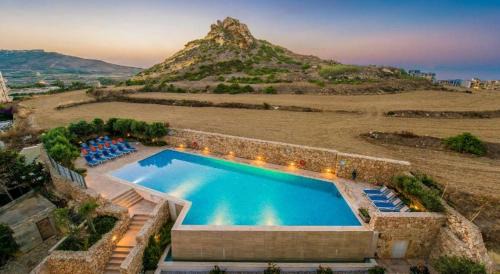 Apartment with Pool View 