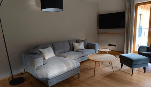 Two-Bedroom Deluxe Apartment with Balcony