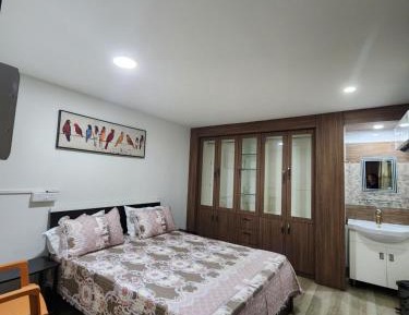 Standard Queen Room