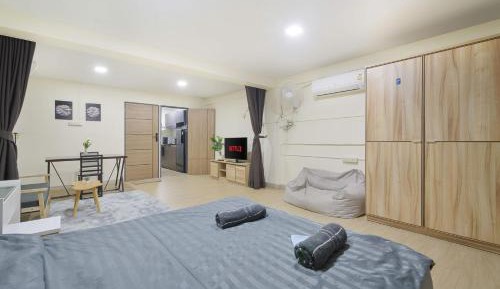 Deluxe Queen Suite