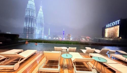 One-Bedroom Apartment with City View