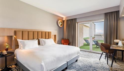 Superior King Suite with Terrace And Lake View