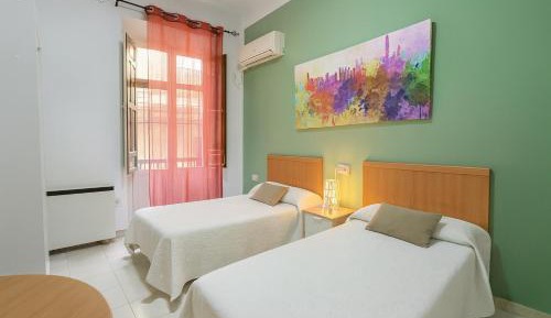 Standard Twin Room with Shared Bathroom