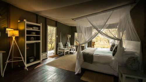 Chalet with Bath and Shower