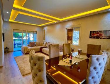 Apartment with Pool View 