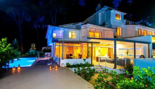 Five Bedroom Villa (9 Adults)