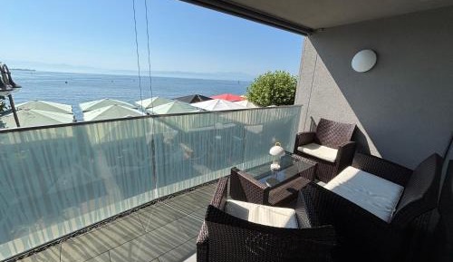 Two-Bedroom Apartment with Lake View