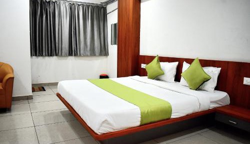 Deluxe Double Room (2 Adults + 1 Child)