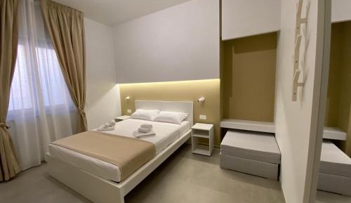 Deluxe Room (2 Adults + 1 Child)