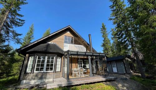 Three-Bedroom Premium Apartment with Balcony