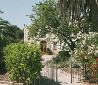 Villa with Garden View