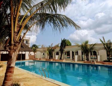 Apartment with Pool View 