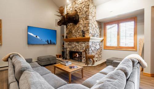 Four-Bedroom Loft Apartment