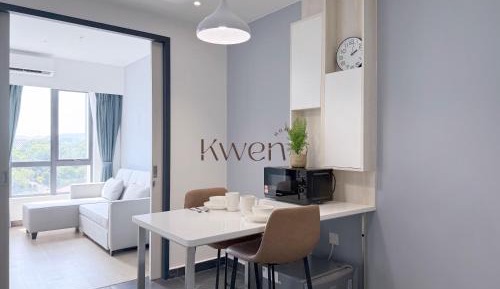 One-Bedroom Apartment with City View