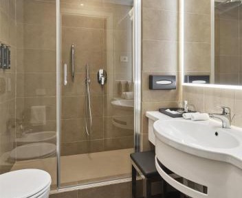 One-Bedroom Queen Suite