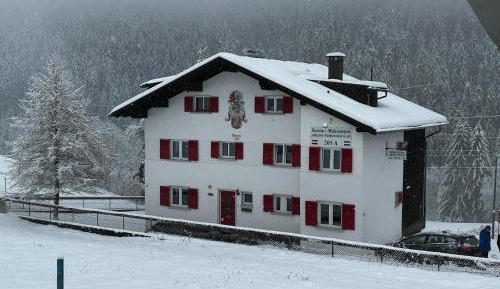 Ten-Bedroom Holiday Home