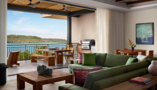 Three-Bedroom Penthouse Villa with Bay View