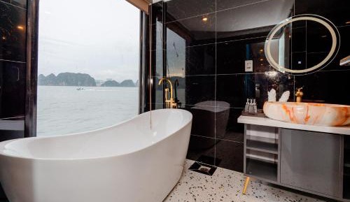 Deluxe Suite with Spa Bath
