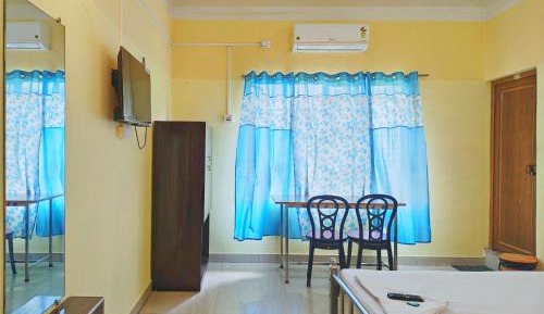 Deluxe Double Room (2 Adults + 1 Child)