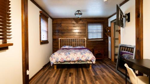 Double Room with Shared Bathroom