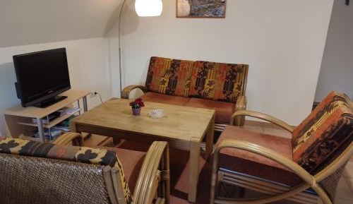 Two-Bedroom Apartment with Shower 