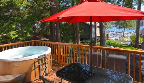 Two-Bedroom Oceanview Cabin with Jacuzzi