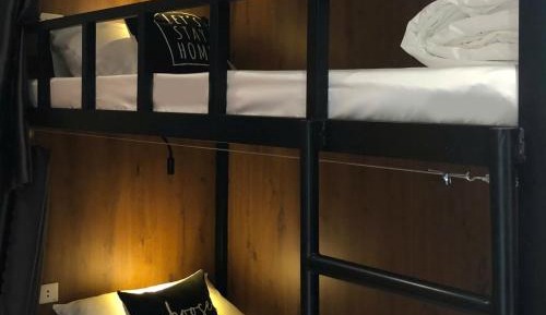Single Bed in Mixed Dormitory Room