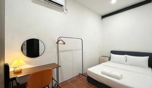 Standard Double Room with Shared Bathroom