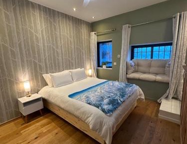 Deluxe Double Room with Shower