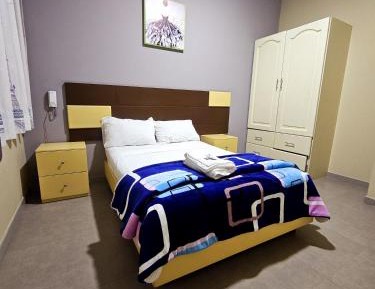 Standard Queen Room