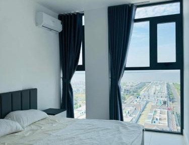 Three-Bedroom Apartment with Ocean View