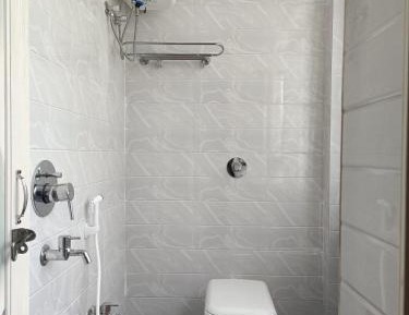 Deluxe Double Room (2 Adults + 1 Child)