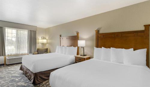 Queen Room with Two Queen Beds and River View