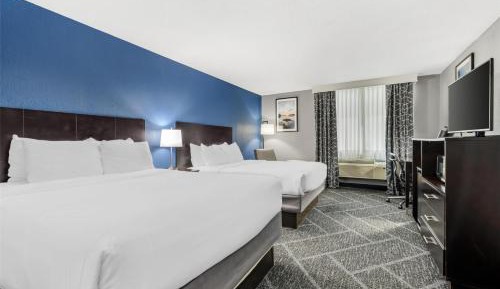 Queen Room with Two Queen Beds and Word Desk - Pool View