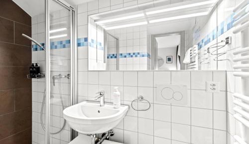 Superior Queen Room with Kitchenette