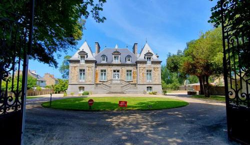 Apartment with Garden View