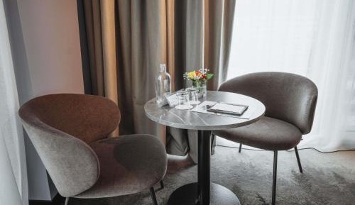 Privilege King Room with Armchair