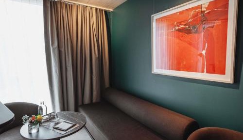 Junior King Suite with Lounge