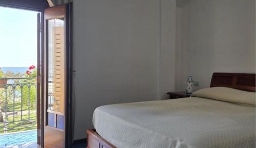 Deluxe Double Room with Shower
