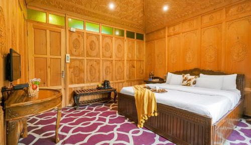 Double or Twin Room with Lake View