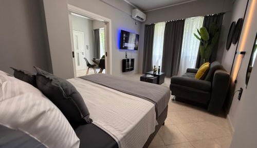Deluxe King Suite