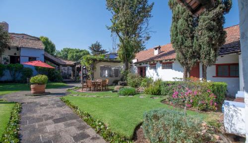 Deluxe King Room with Bath and Fireplace