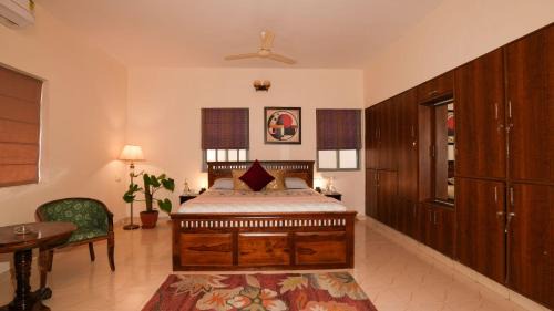 Deluxe Double Room (2 Adults + 1 Child)