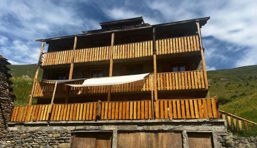 Family Room with Mountain View