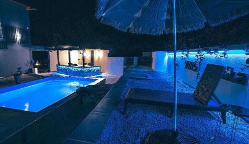 Villa with Swimming Pool