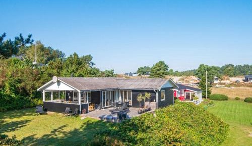Three-Bedroom Vacation Home 