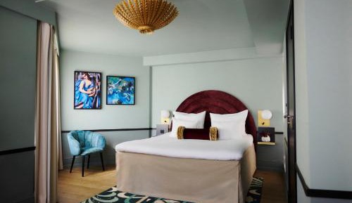 Deluxe King Room