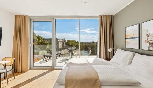 Queen Room with Terrace
