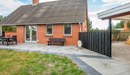 Three-Bedroom Holiday Home 